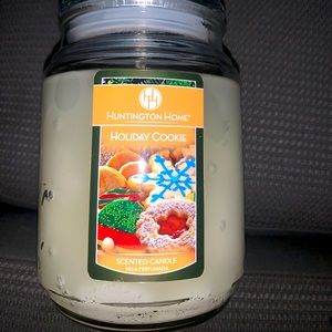 Huntington home holiday candle!
